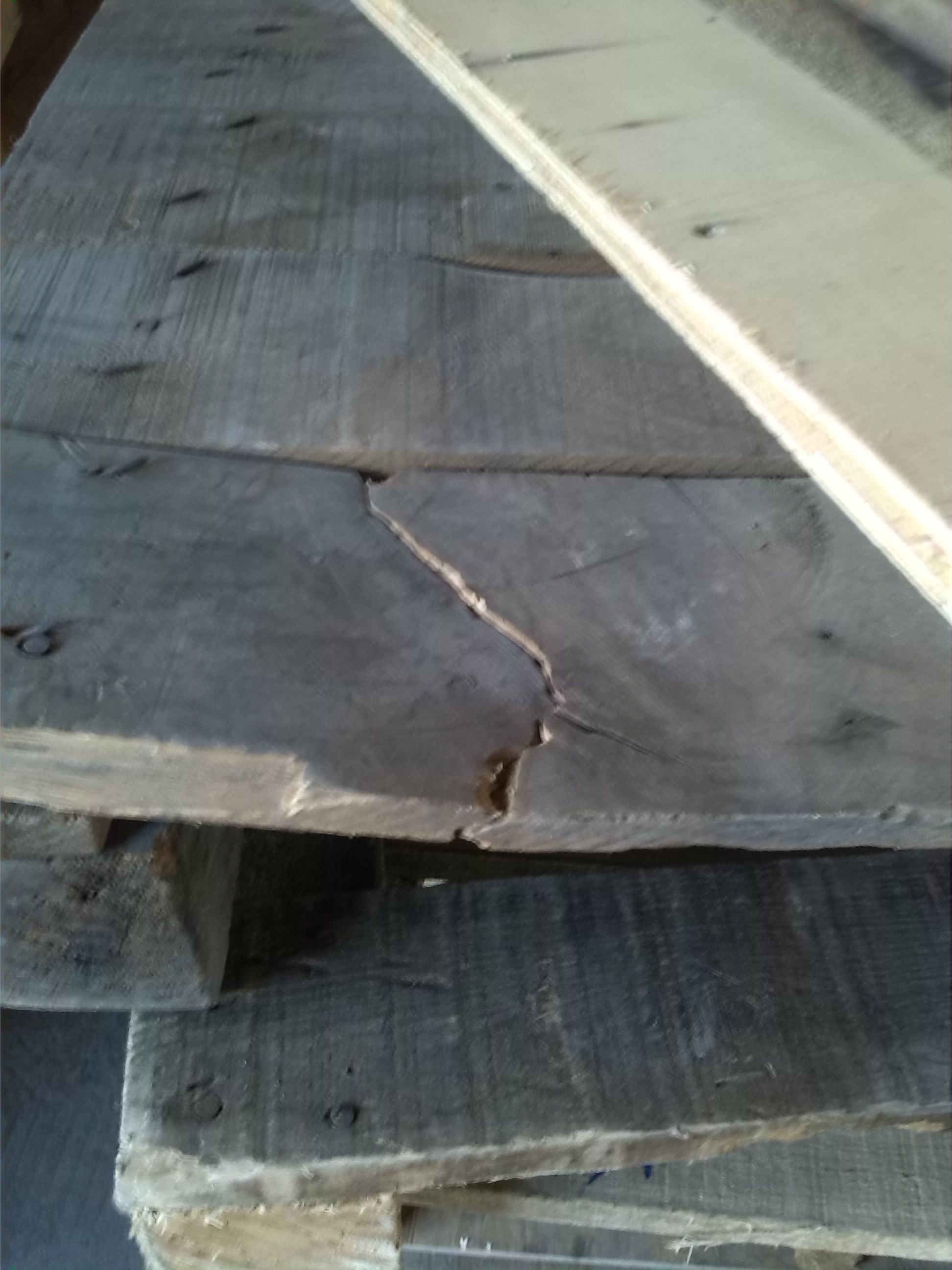 棧板木條斷裂.jpg