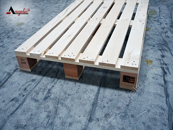 使用倉儲貨架托盤應該注意什么