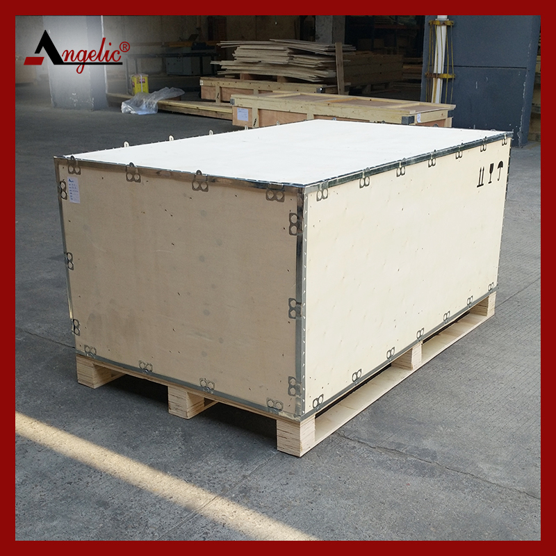 鋼邊箱在設(shè)計時必須考慮到運輸保存和商業(yè)作用